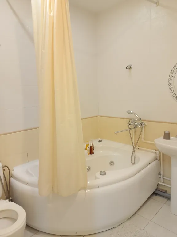 Квартира Уютная идеально чистая не прокуренная квартира напротив ТРЦ Планет — Красноярск