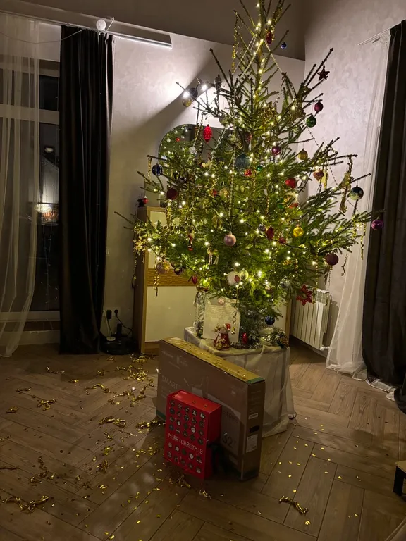 Живая ёлка! Новый дом с 4 спальнями, гостиная 80м