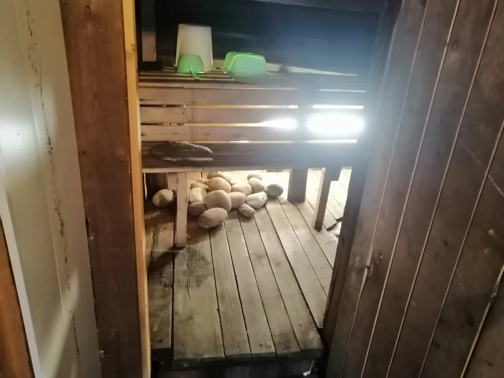 Коттедж Коттедж Избушка с баней для рыбалки и отдыха — Володарского