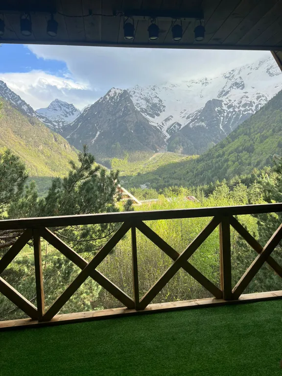 Уютный коттедж в живописной горной долине