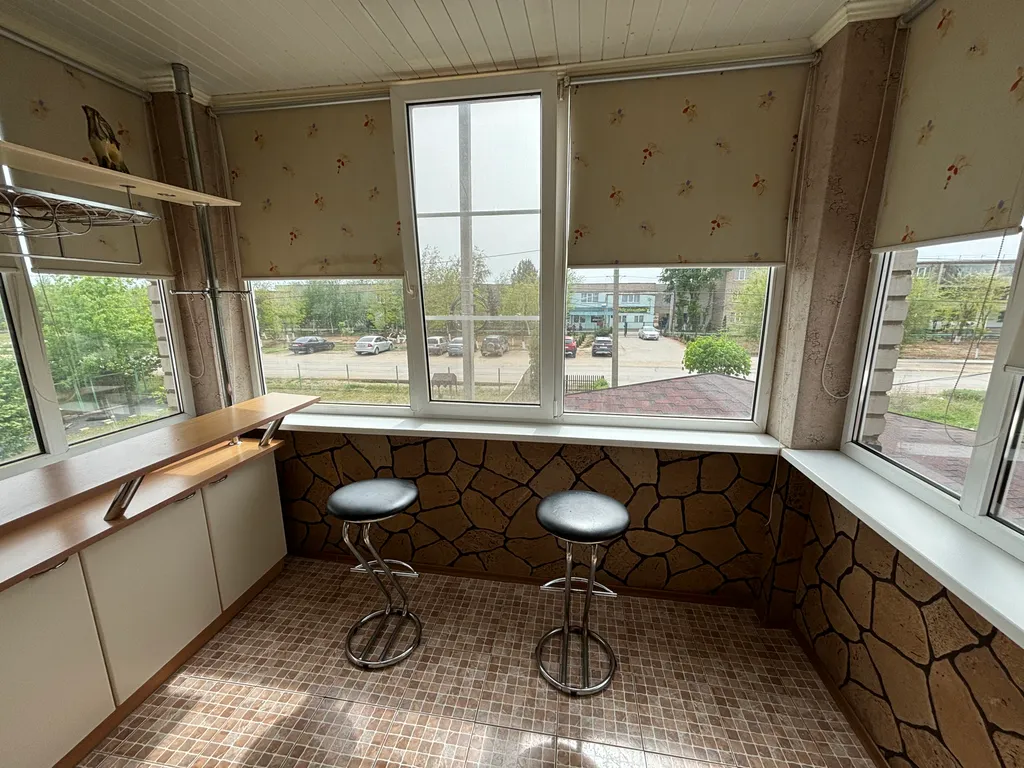 Двухэтажный коттедж на зелёной территории