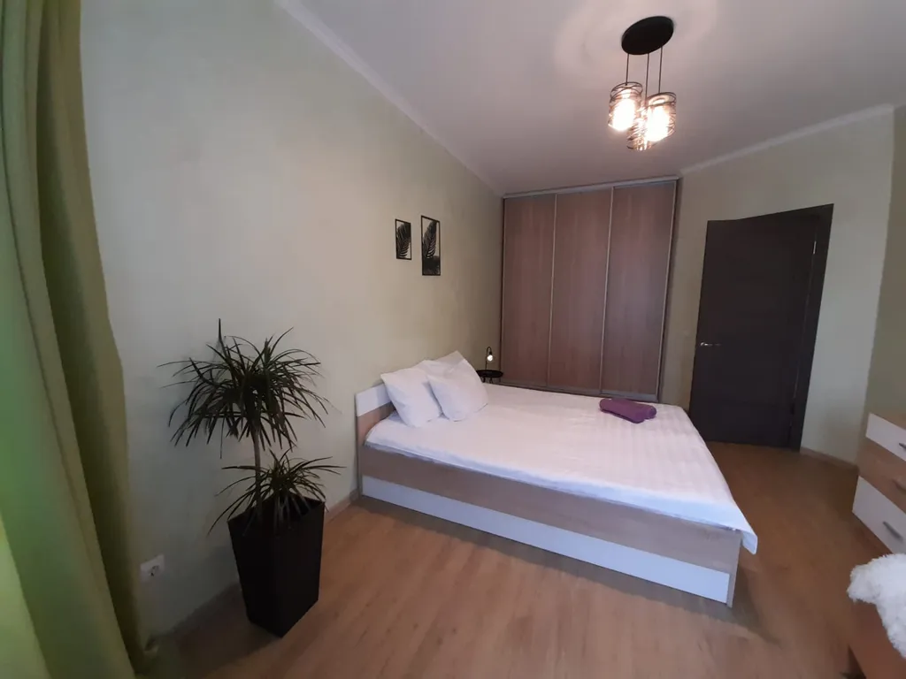 Большая однокомнатная квартира с балконом на высоком этаже