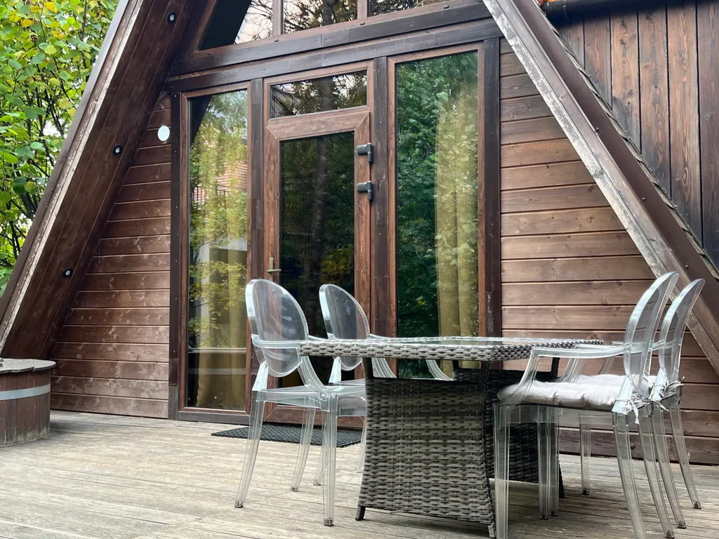 Уютный дом A-Frame в лесу