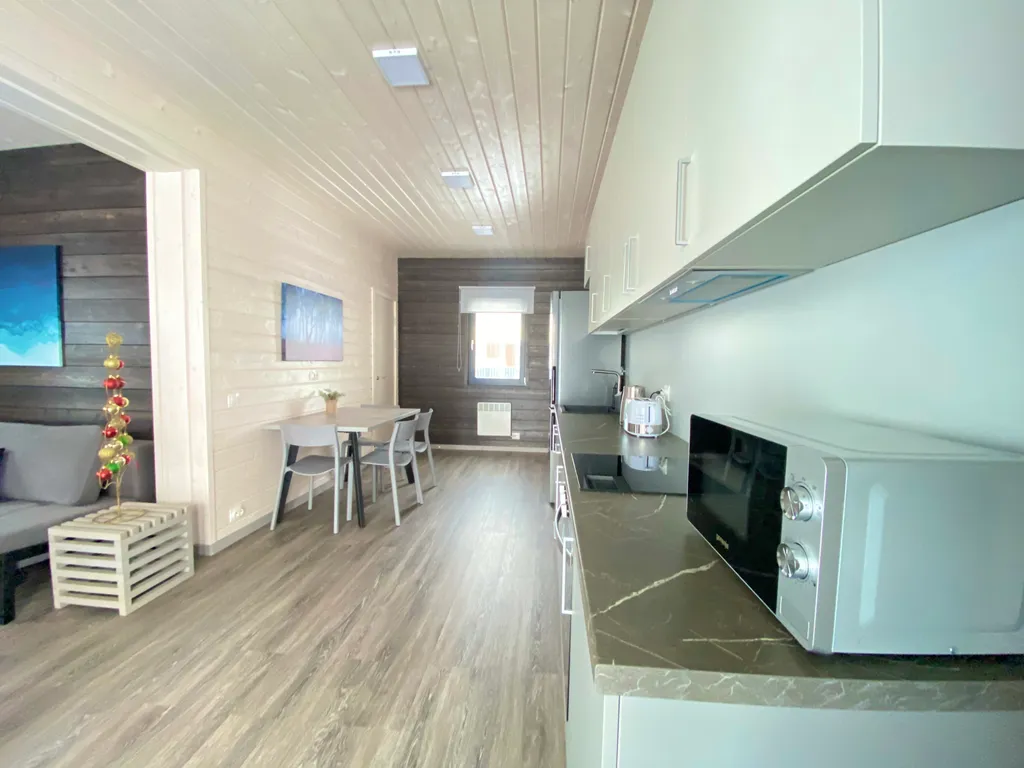 Коттедж Новый комфортабельный дом для отдыха на берегу лесного озера Маролампи — Санкт-Петербург