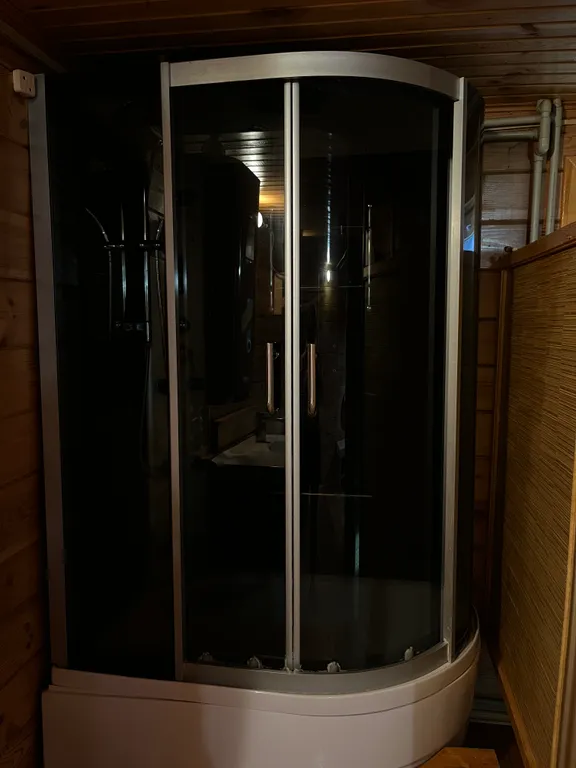 Уютный дом-баня из клеёного бруса, с двумя бассейнами