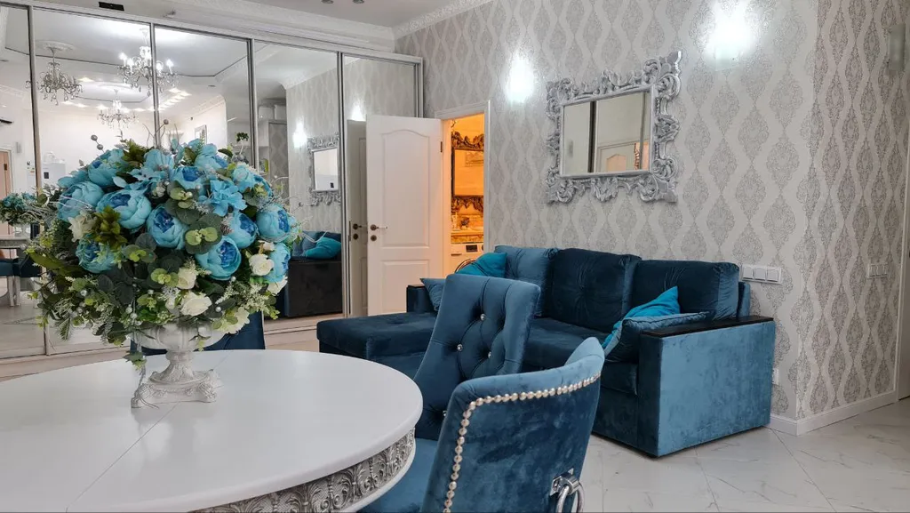 Шикарная 4-комнатная квартира у моря (Royal Apartment on Krymskaya 22)