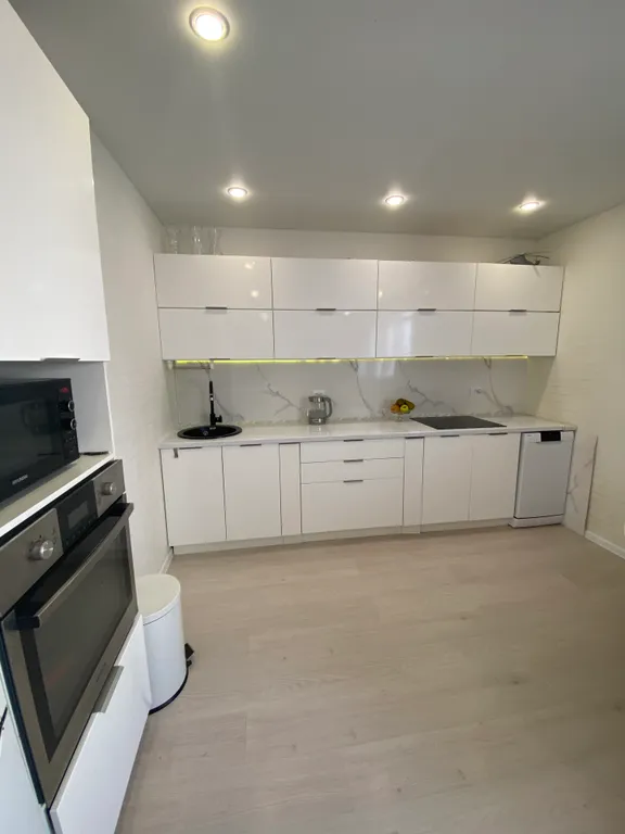 К вашим услугам, большая и светлая квартира в ЖК Летняя Резиденция