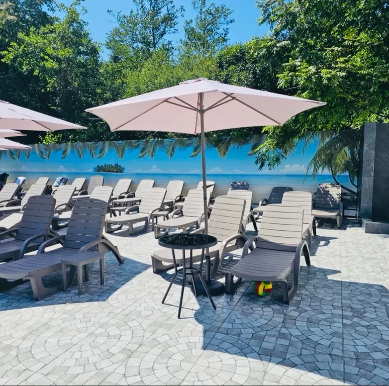 Студия с бассейном на территории