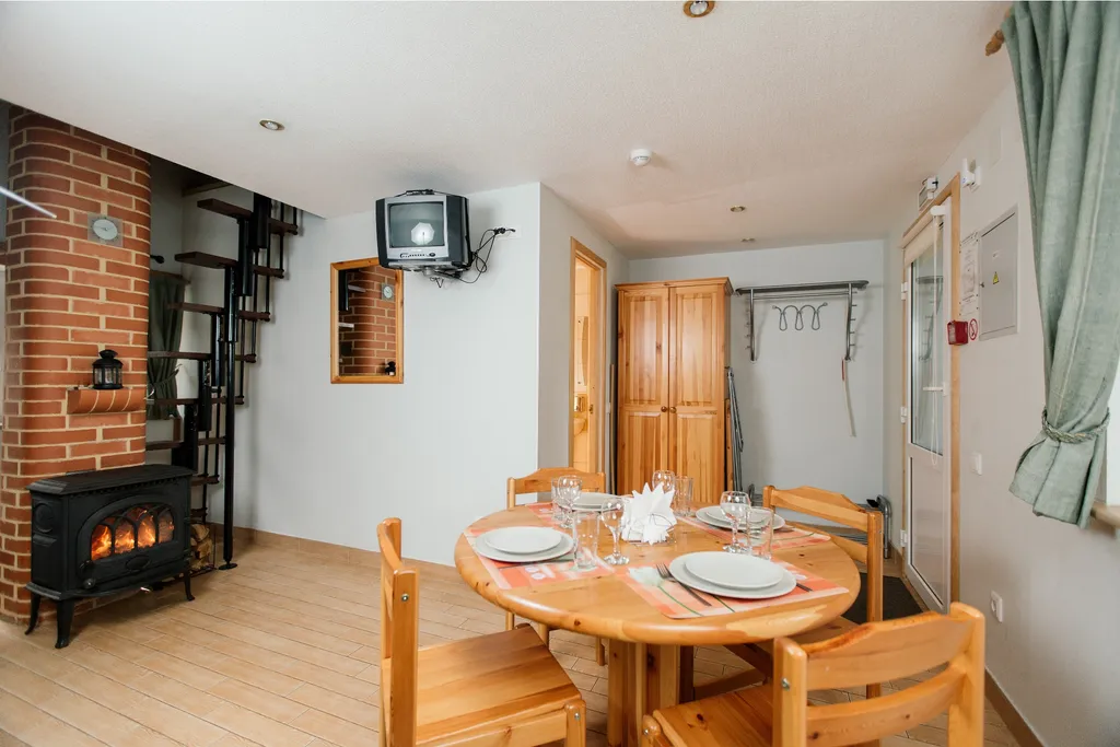 Квартира Уютные 4х-местные апартаменты на берегу озера с отдельным входом — Уя