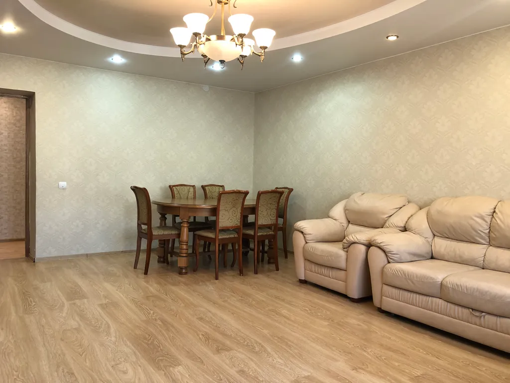 Квартира 3-х комнатные апартаменты рядом с парком — аренда посуточно в Гатчина