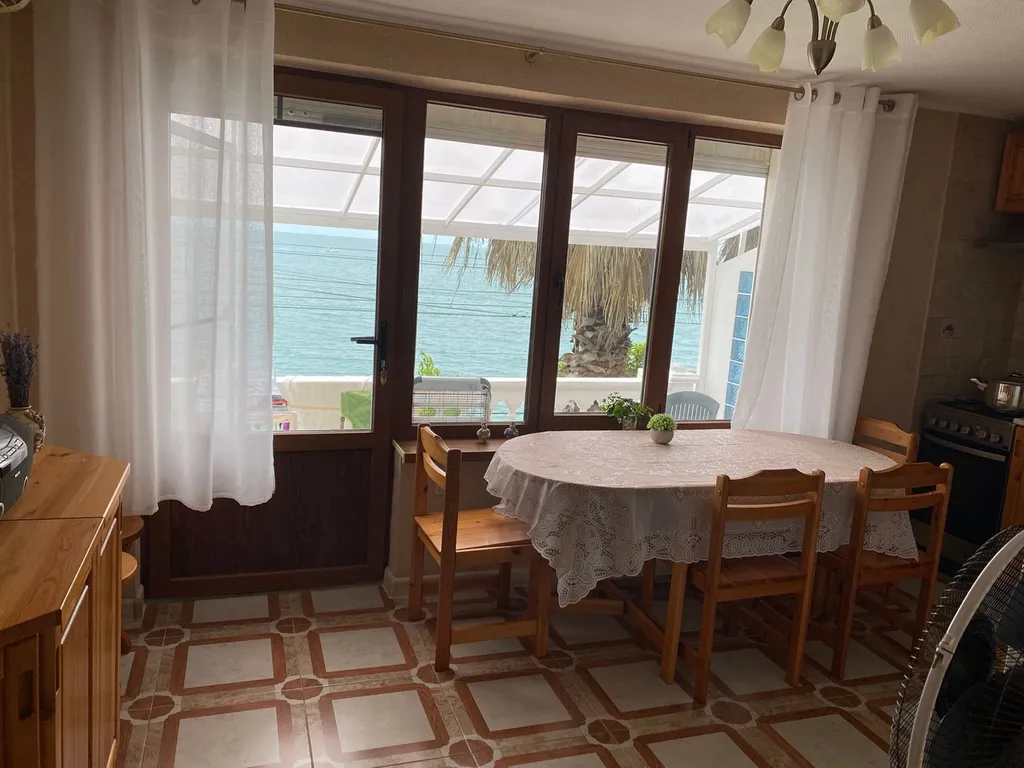 Домик у моря