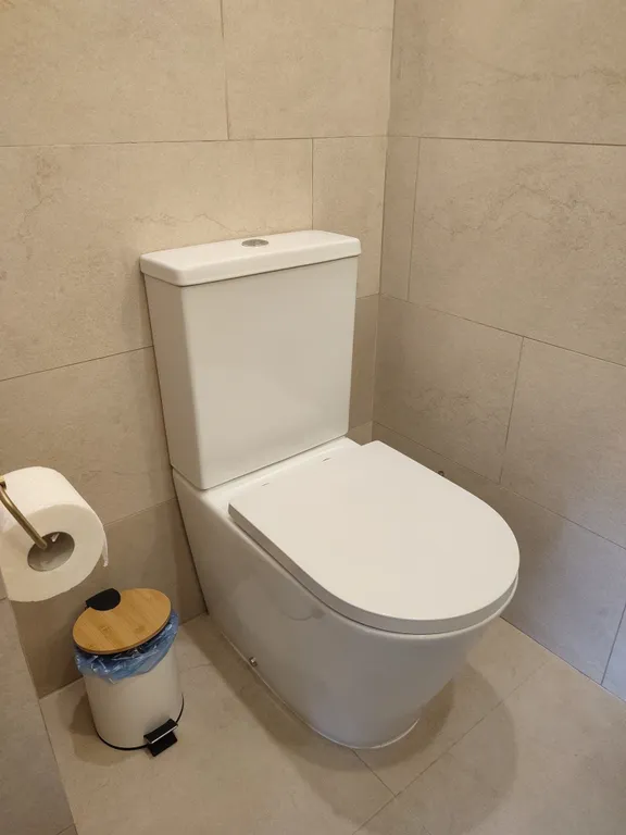 Дом с камином, красивой беседкой  большой территорией недалеко от моря