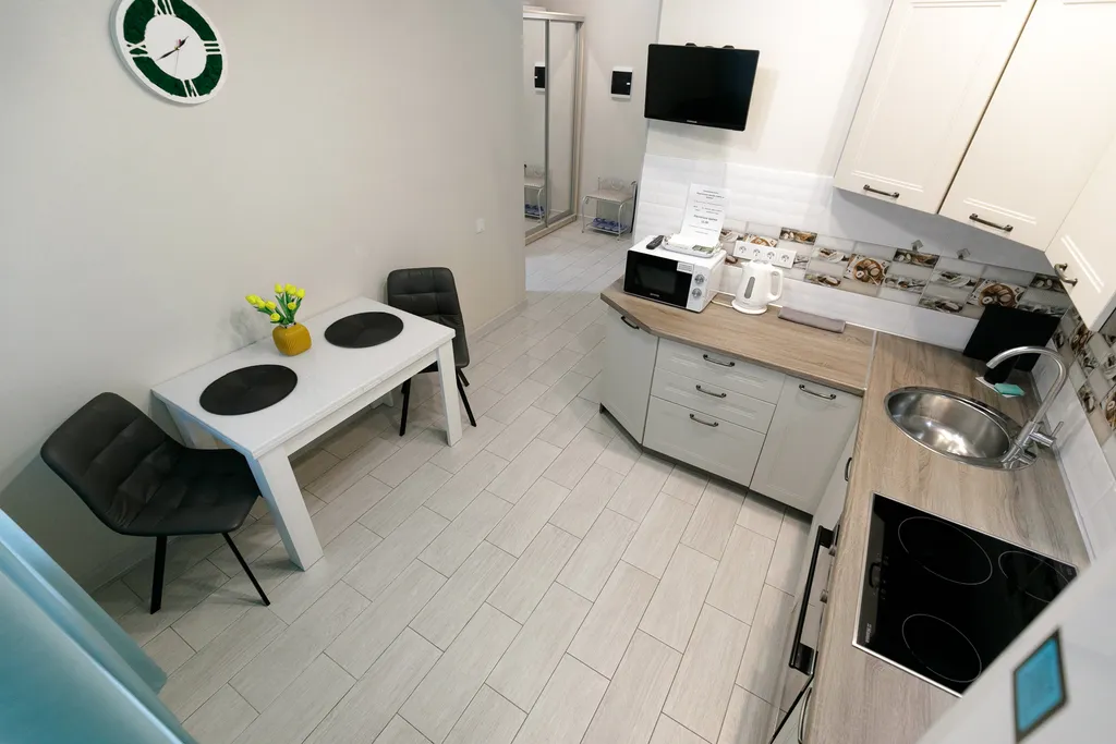 Изумрудная квартира через дорогу от ИМР Цыба