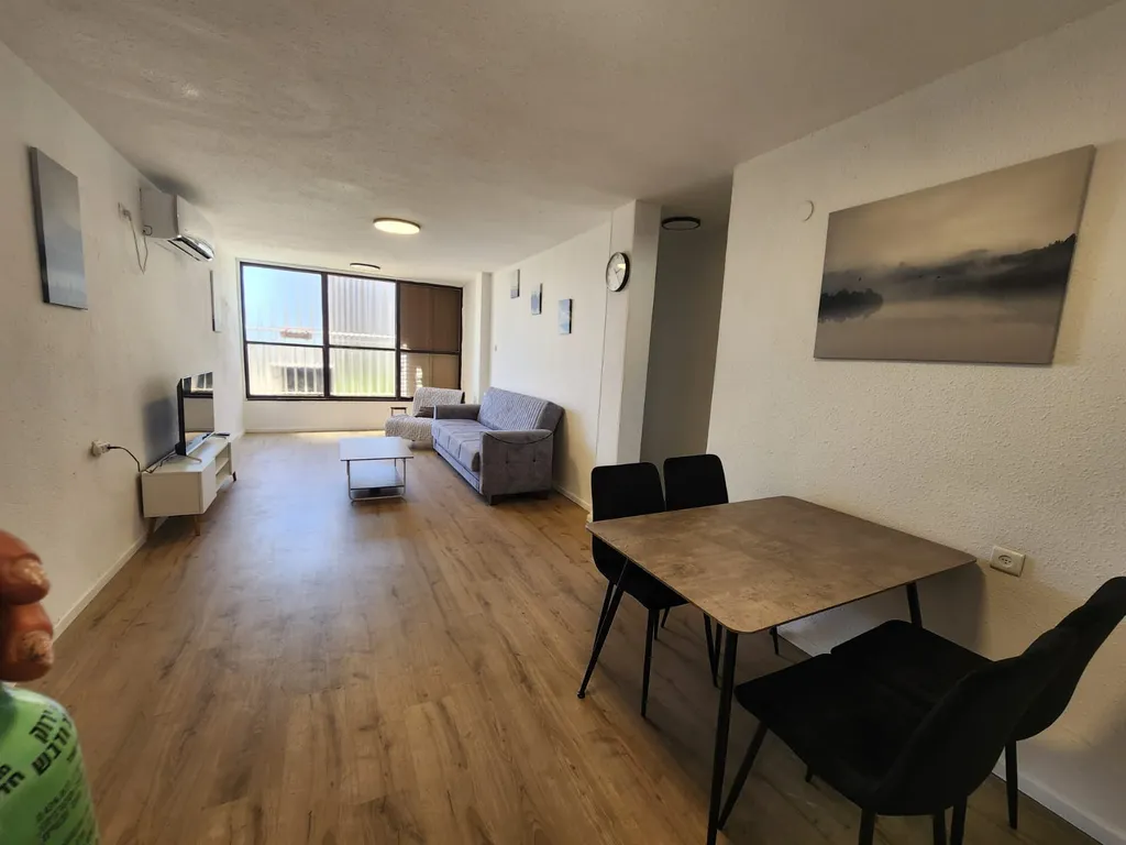 Комфортная трёхкомнатная квартира с видом на море на Анавиим