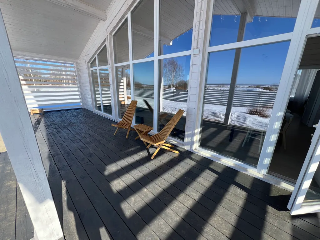 Домик с видом на озеро