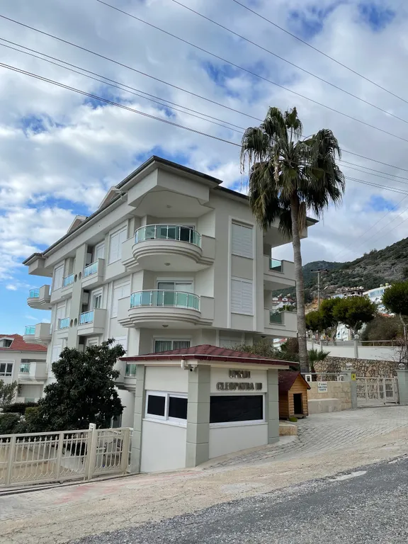 Элитная квартира с террасой и видом на море