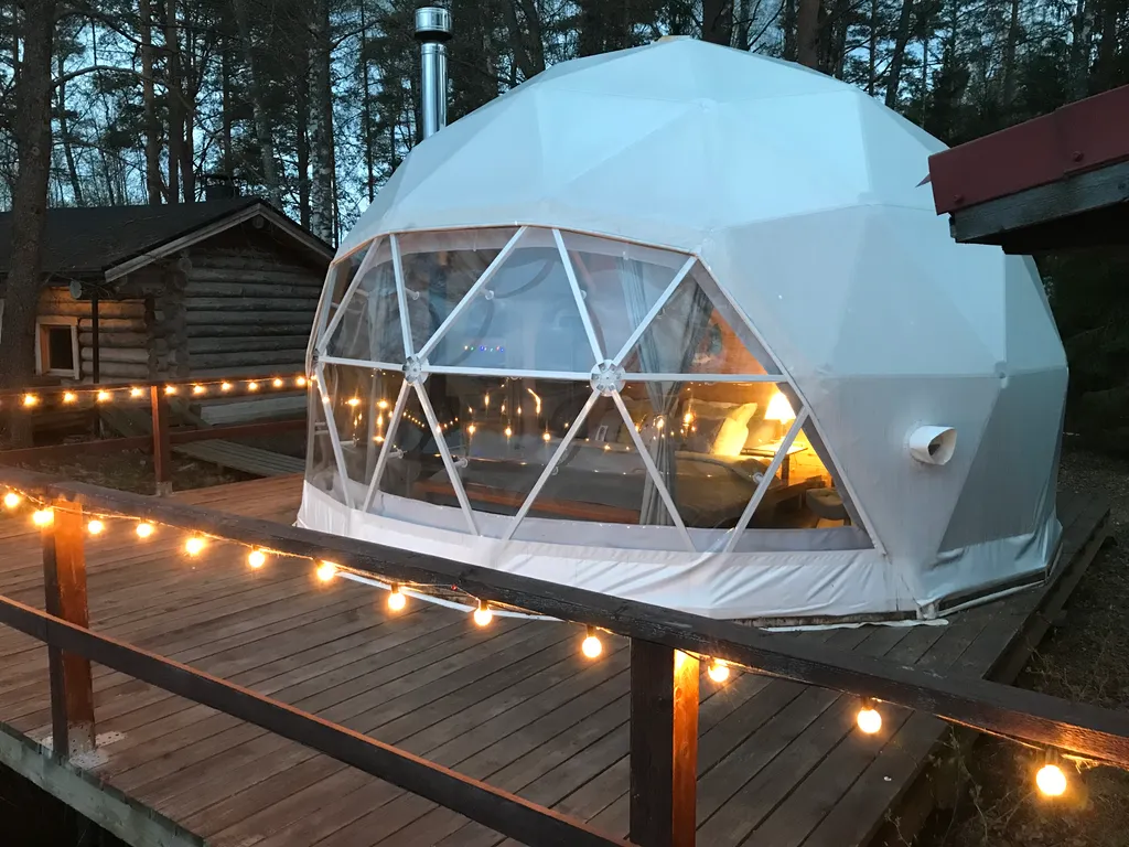 Чудесное место у озера с камином и русской баней