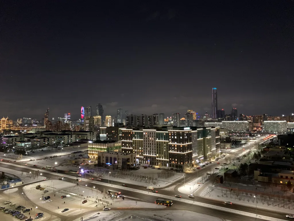 Уютная евродвушка на Туране с видом на город и двор