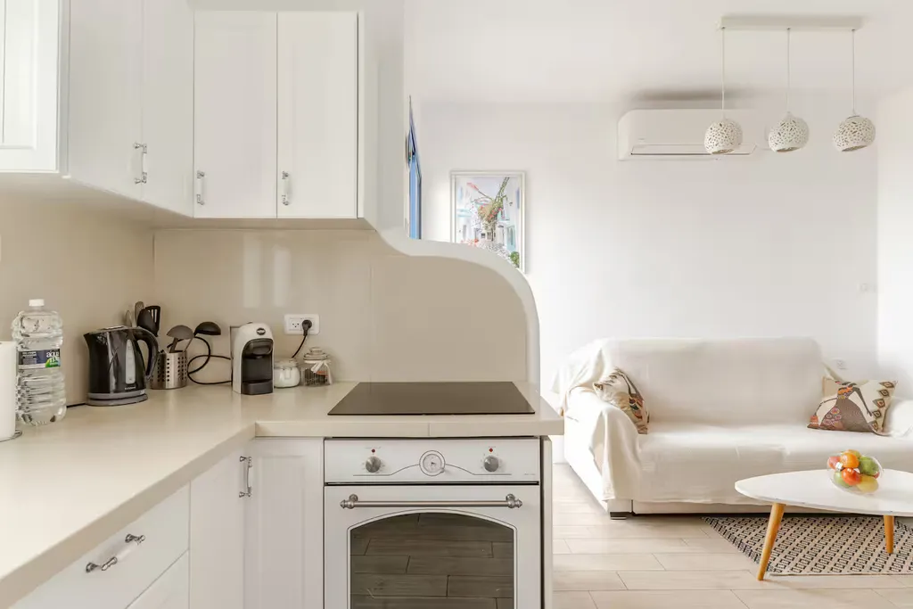 Квартира с балконом с видом на море (Gugel Waves Nahariya)