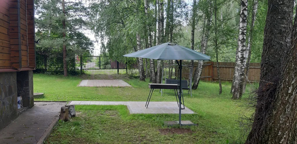 Уютный домик в березовой роще