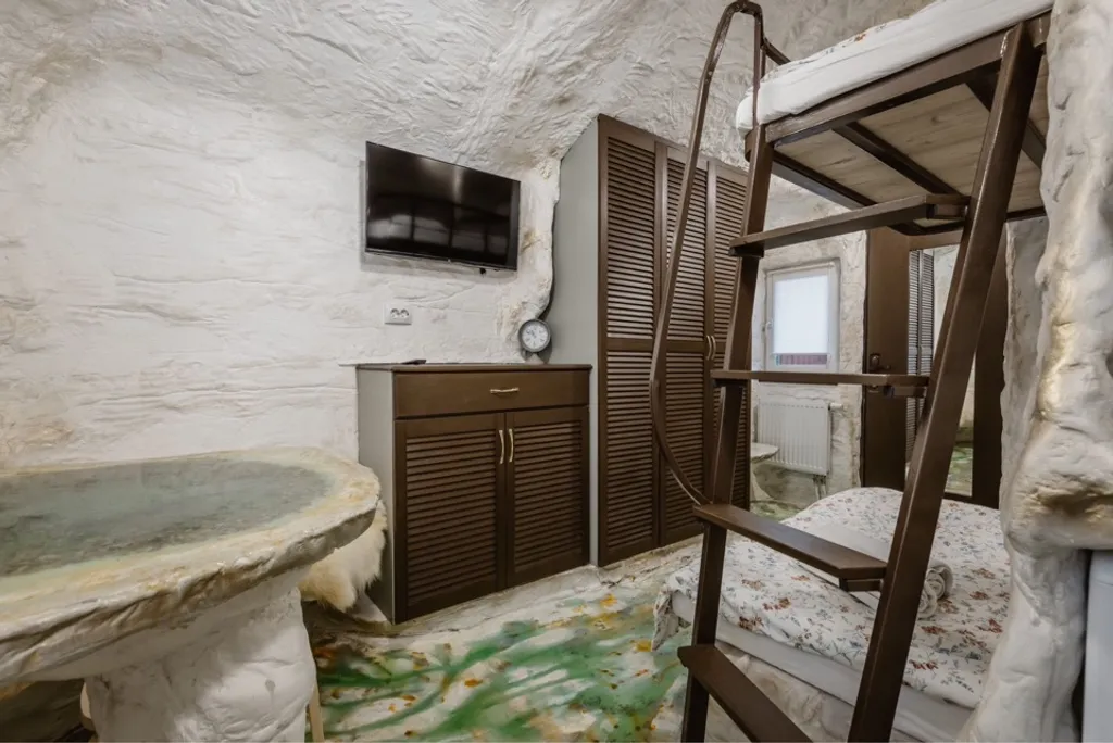 Студия № 6 Пещepа