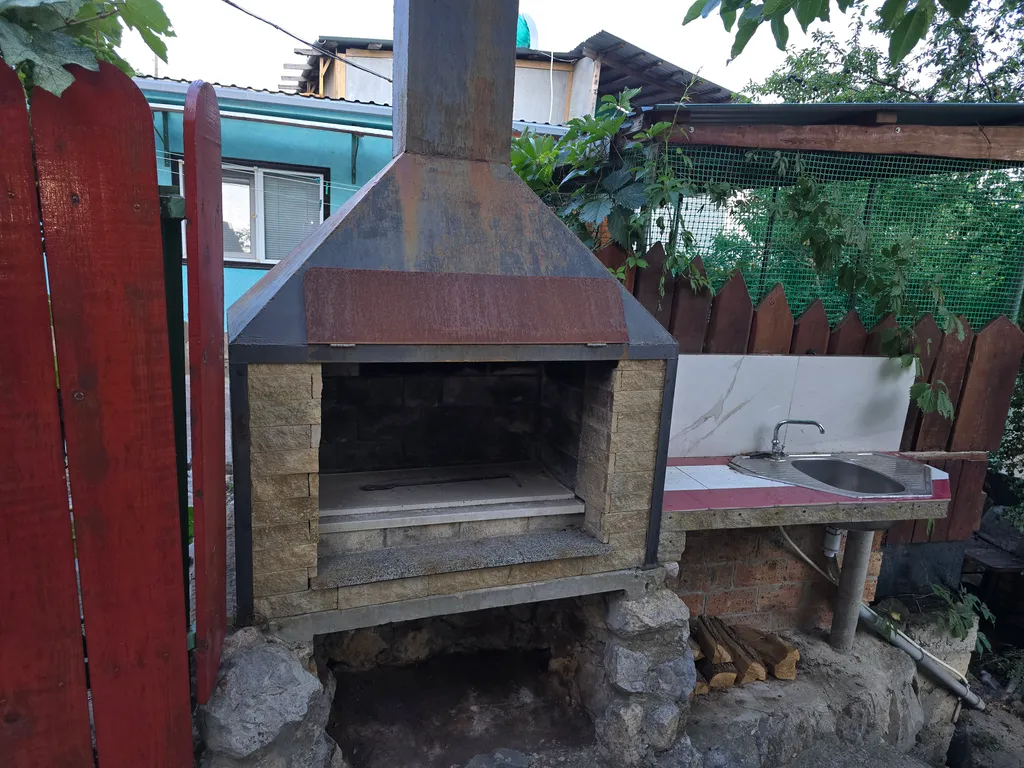 Уютный домик с удобствами, отдельная кухня, беседка, мангал