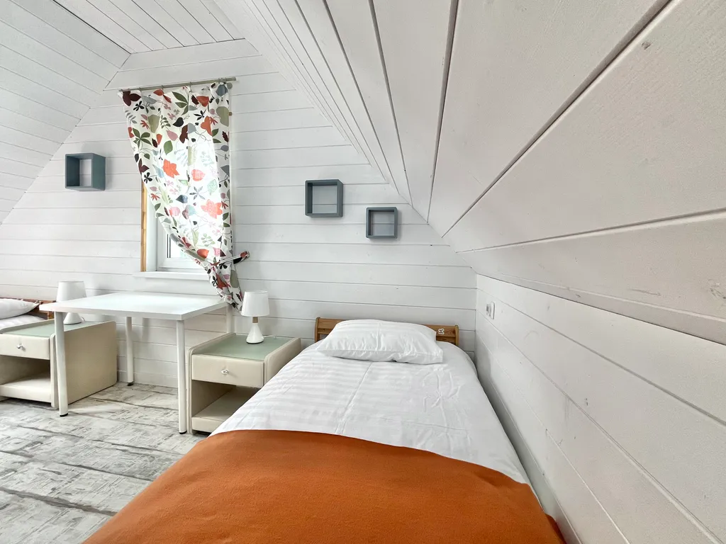 Благоустроенный дом у реки