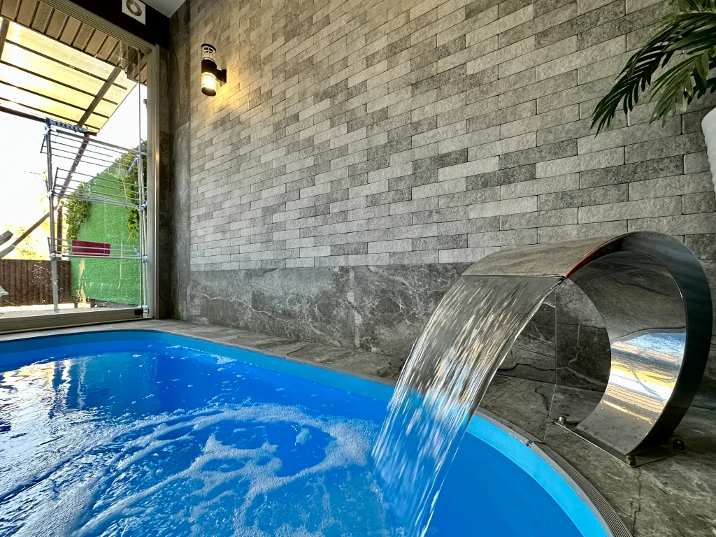 Домик у реки