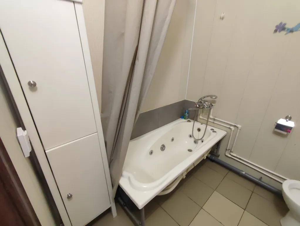 Студия в современном новом доме на проспекте Строителей