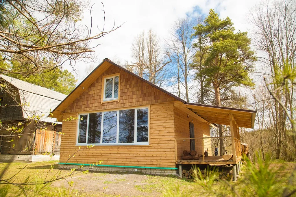 Коттедж Жёлтый домик с панорамными окнами на берегу реки — аренда посуточно в Кашин