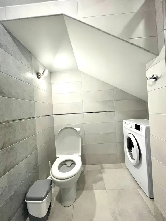 Эллинг на берегу моря