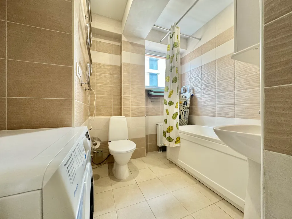 Студия с видом на бассейн