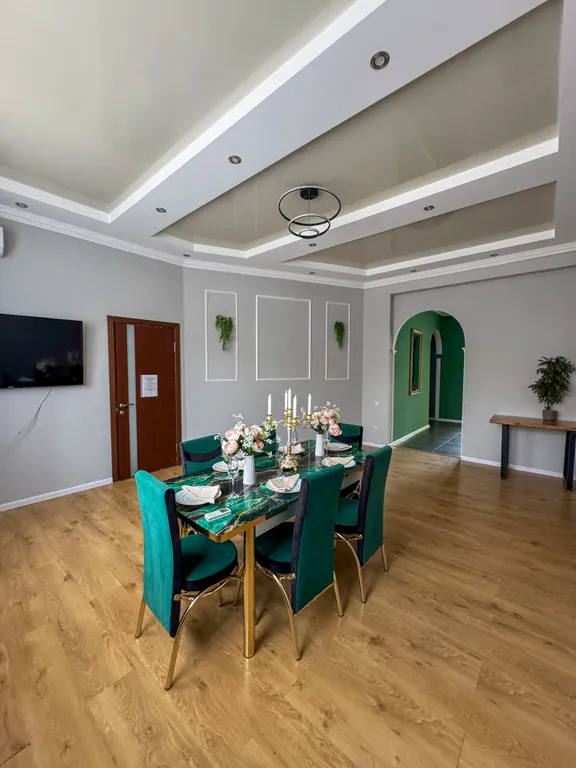 Дом с бассейном у парка Галицкого