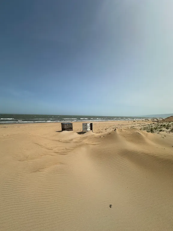 Дом из бруса на берегу моря с зоной барбекю и собственной парной