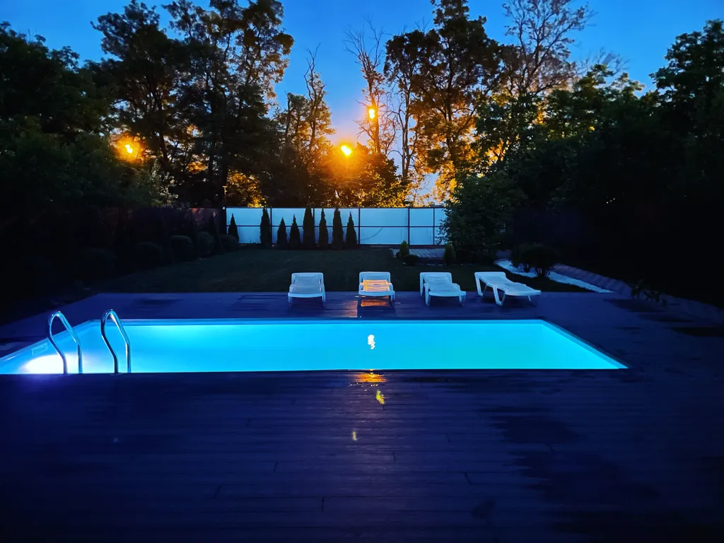 Дом с баней и бассейном