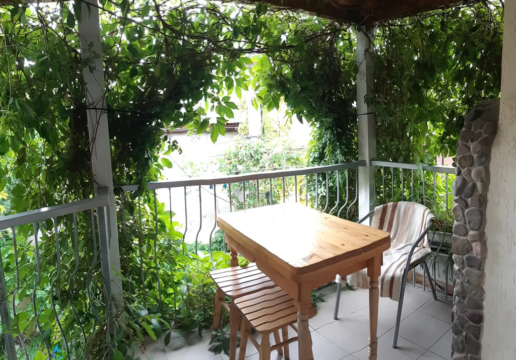 Номер в коттедже с балконом