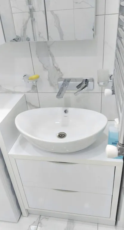 Светлая и уютная квартира с 3 комнатами, 7 минут от моря