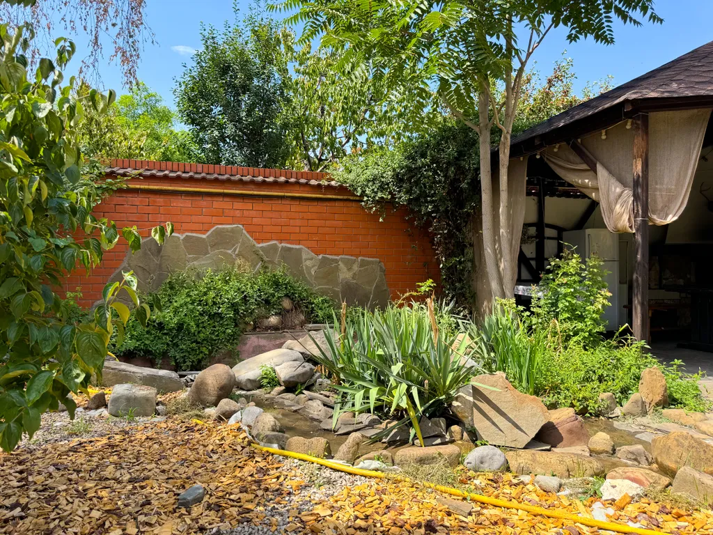 Дом с бассейном у парка Галицкого