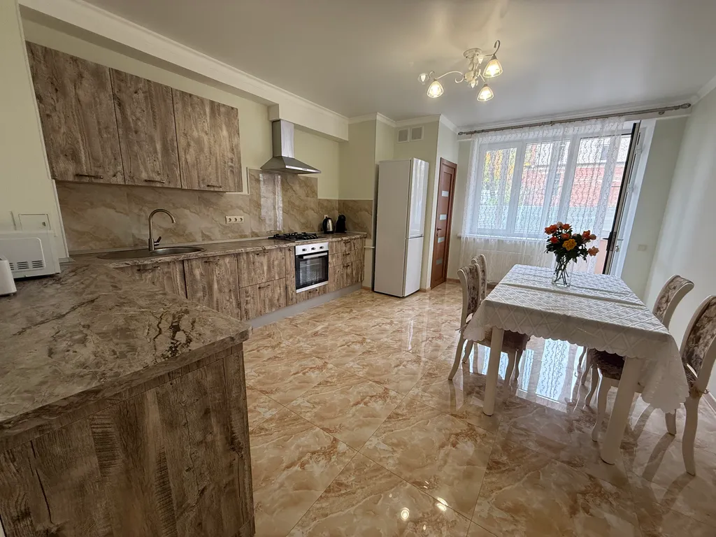 Квартира в новом доме, идеально расположенном в центре курортной зоны