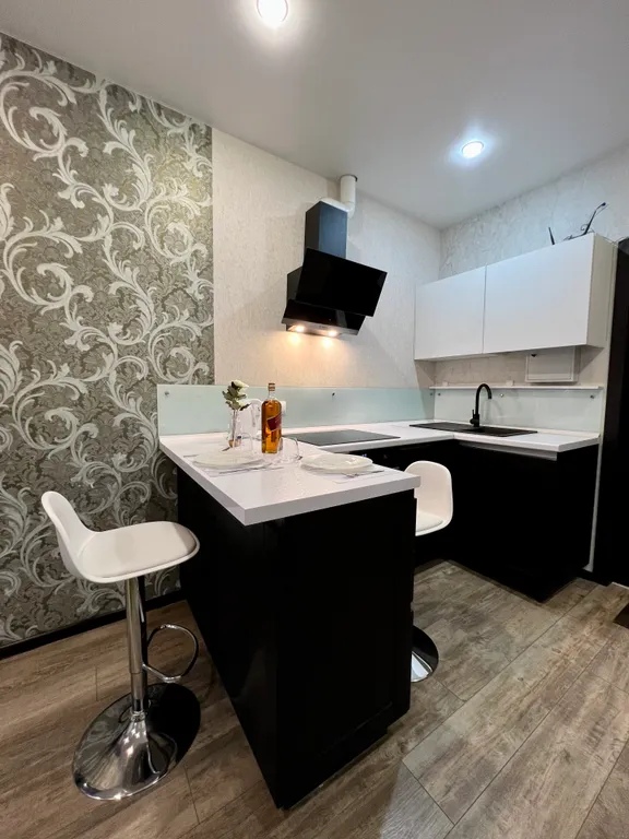 Дизайнерская квартира с большим телевизором