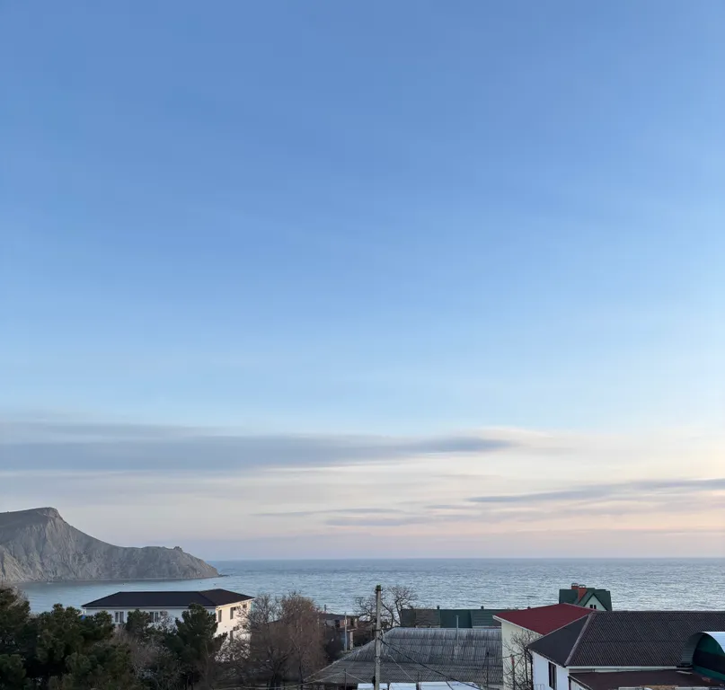 Номер с видом на море и горы в 150-ти метрах от моря и песчаного пляжа