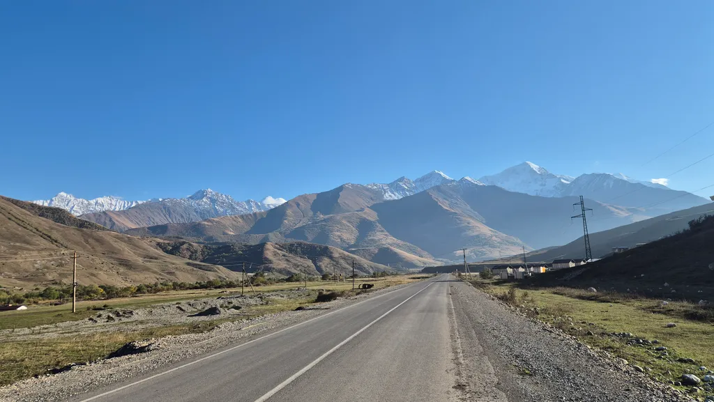 Домик с камином в горах