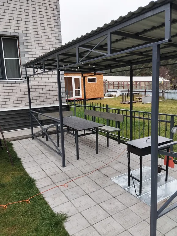 Дом в сосновом бору на озере