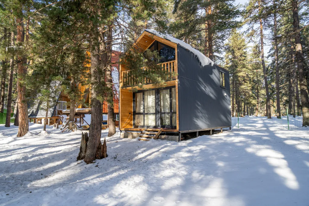 Отдельный двухэтажный домик в стиле барнхаус на Софийской Поляне