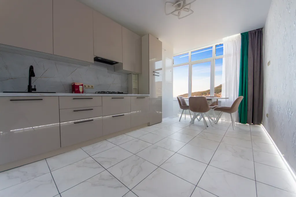 С красивым видом на горы и море