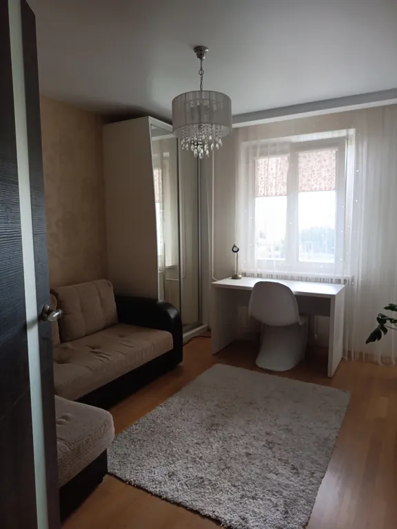 Уютная комната в четырёхкомнатной квартире с хозяйкой