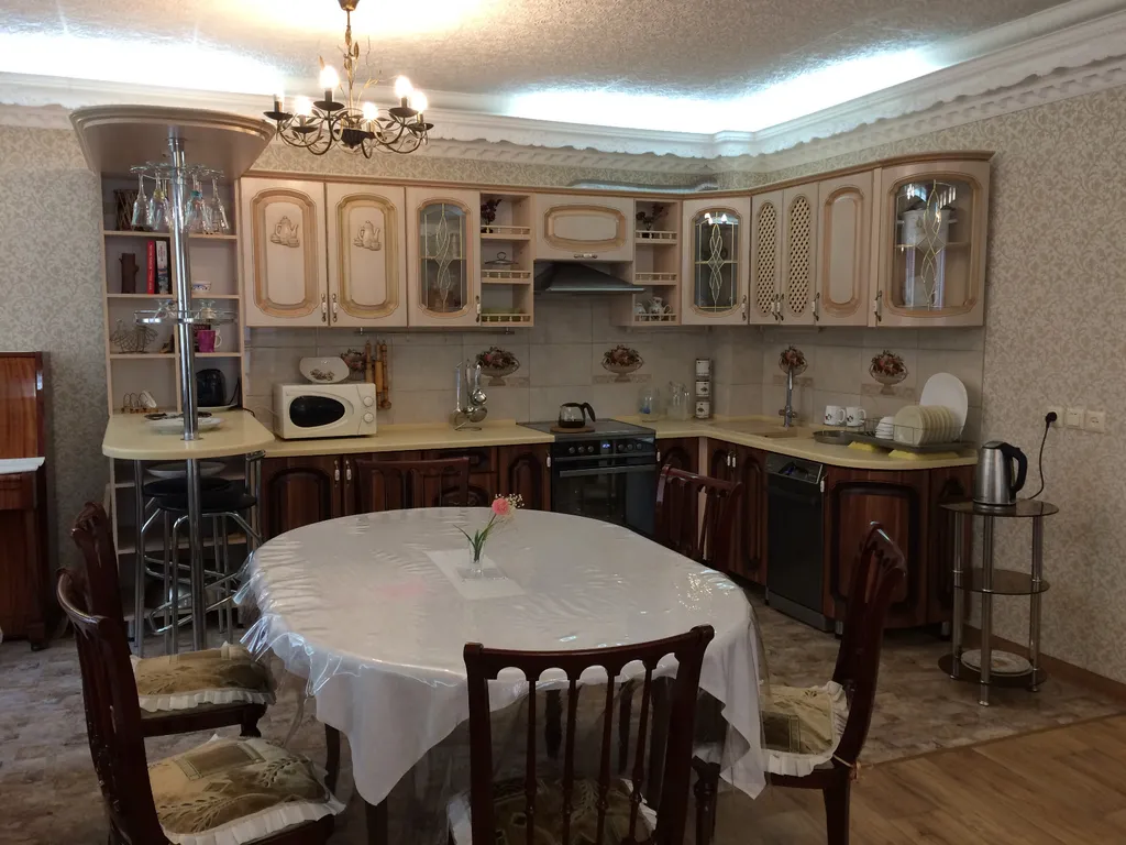 Особняк 207 кв м, элитный городской район, командированным документы