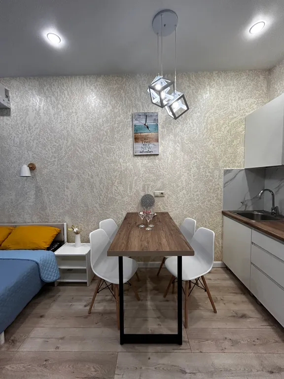 Уютная студия с видом на лес