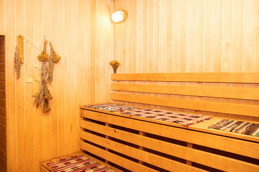 Дом охотника с бассейном для приятного отдыха