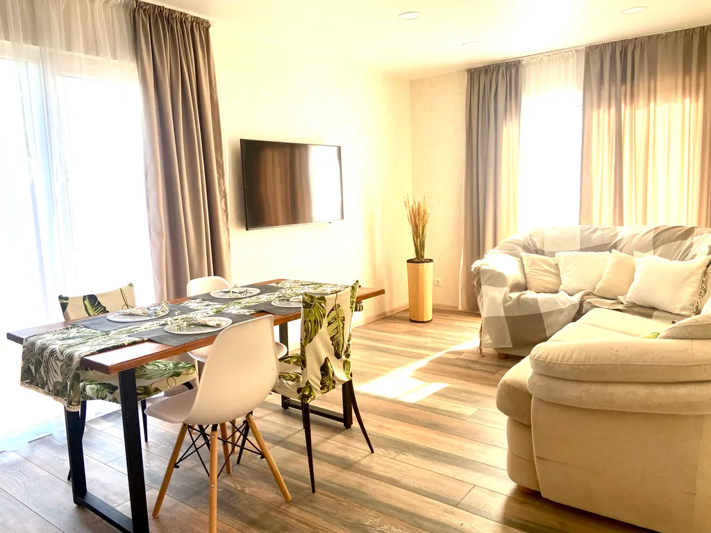 Стильный загородный дом с бассейном